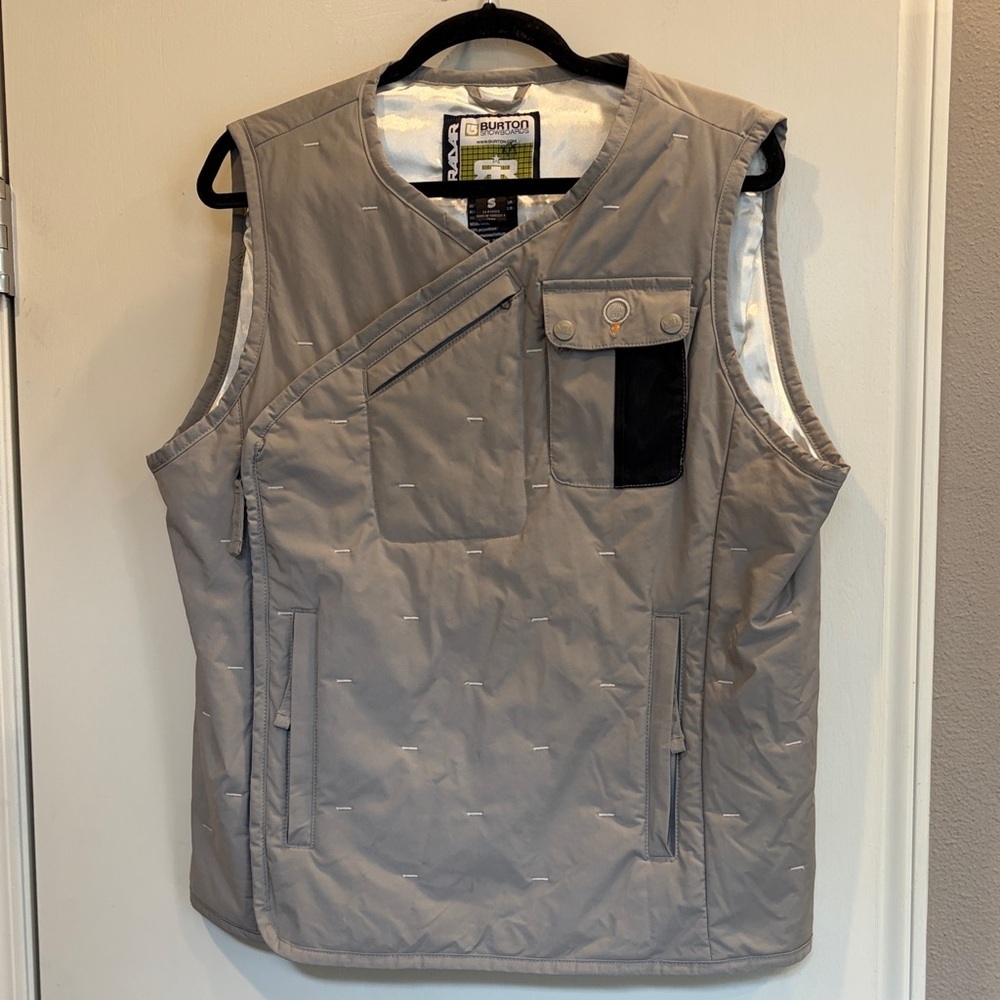 Burton Radar Men’s snowboarding vest. Size small